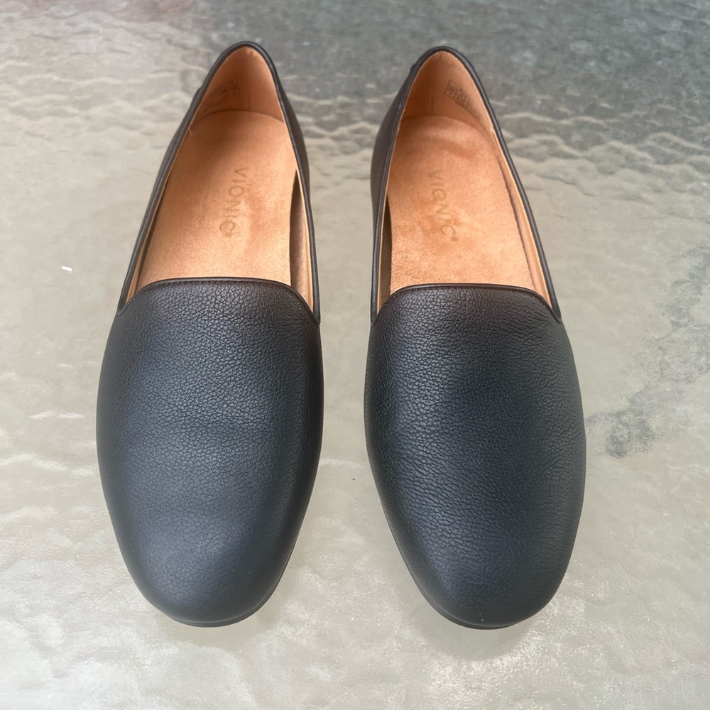 Vionic Women's Black Flats